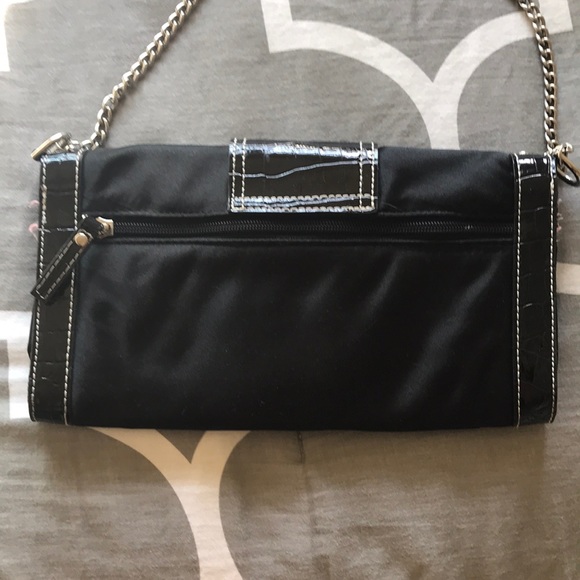 Fancy and stylish Guess clutch! - Picture 3 of 8